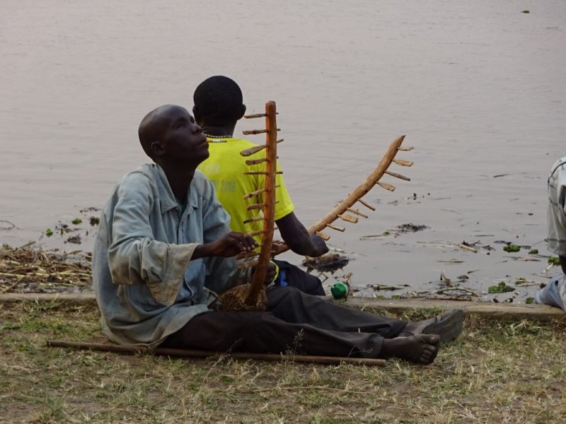 ablindmantuneshisadunguonthebankofthenile.jpg