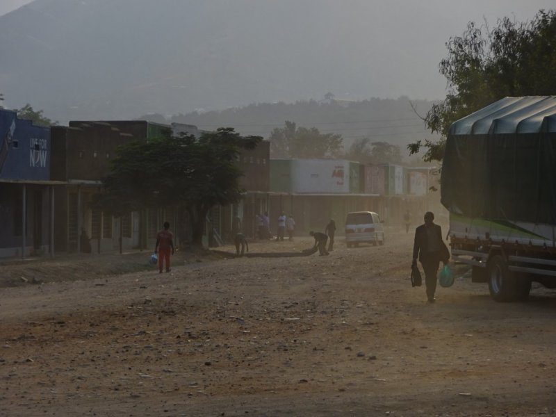 dustyroadsinfortportal.jpg